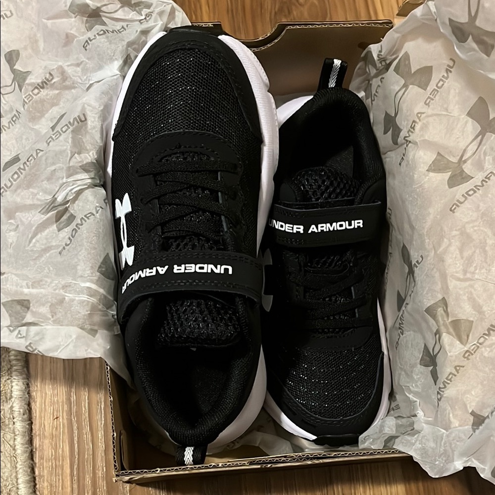 Under Armour Black and White Sneakers with Velcro Closure